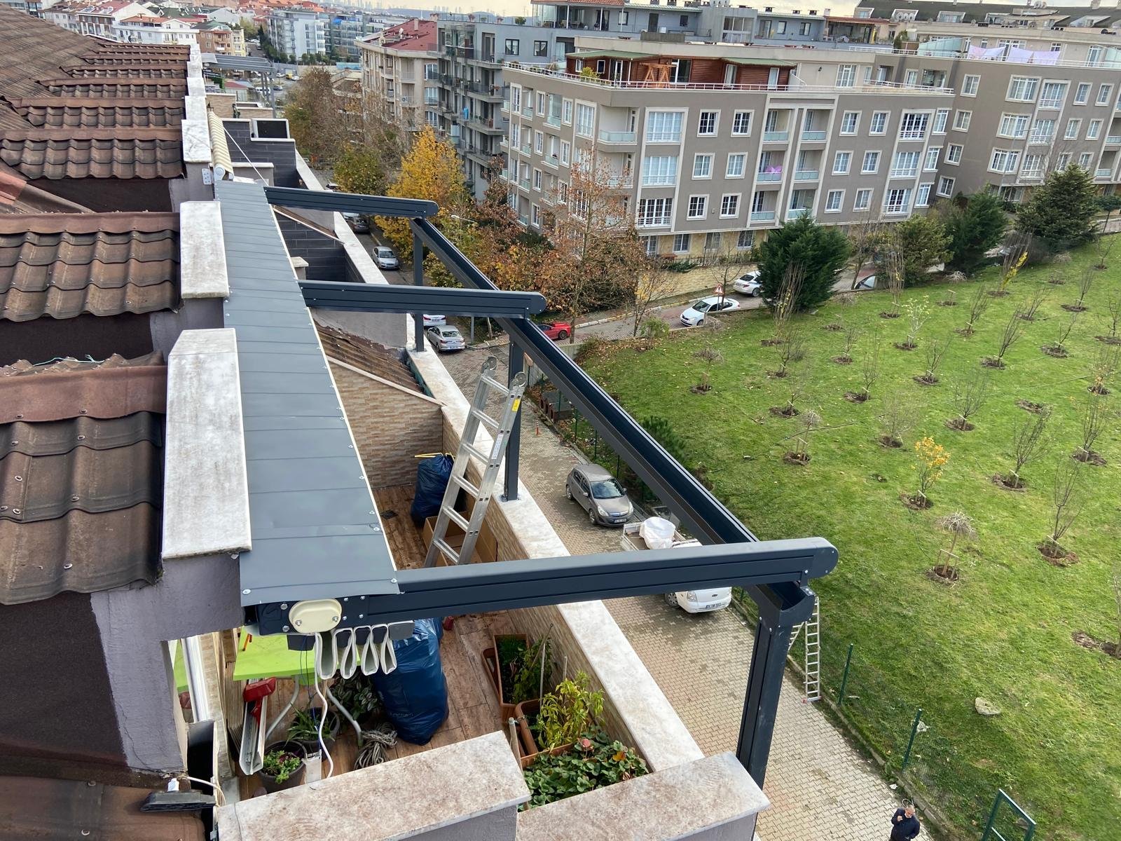İstanbul tente seçimi için modern pergola uygulaması örneği